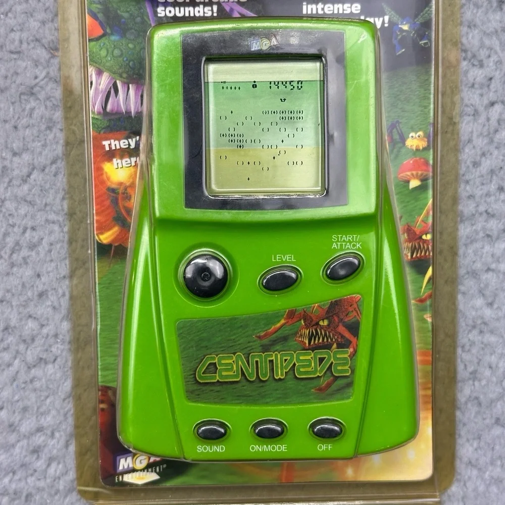NIP 2003 MGA Entertainment 27604SL Centipede Arcade Classic Handheld Game 248279